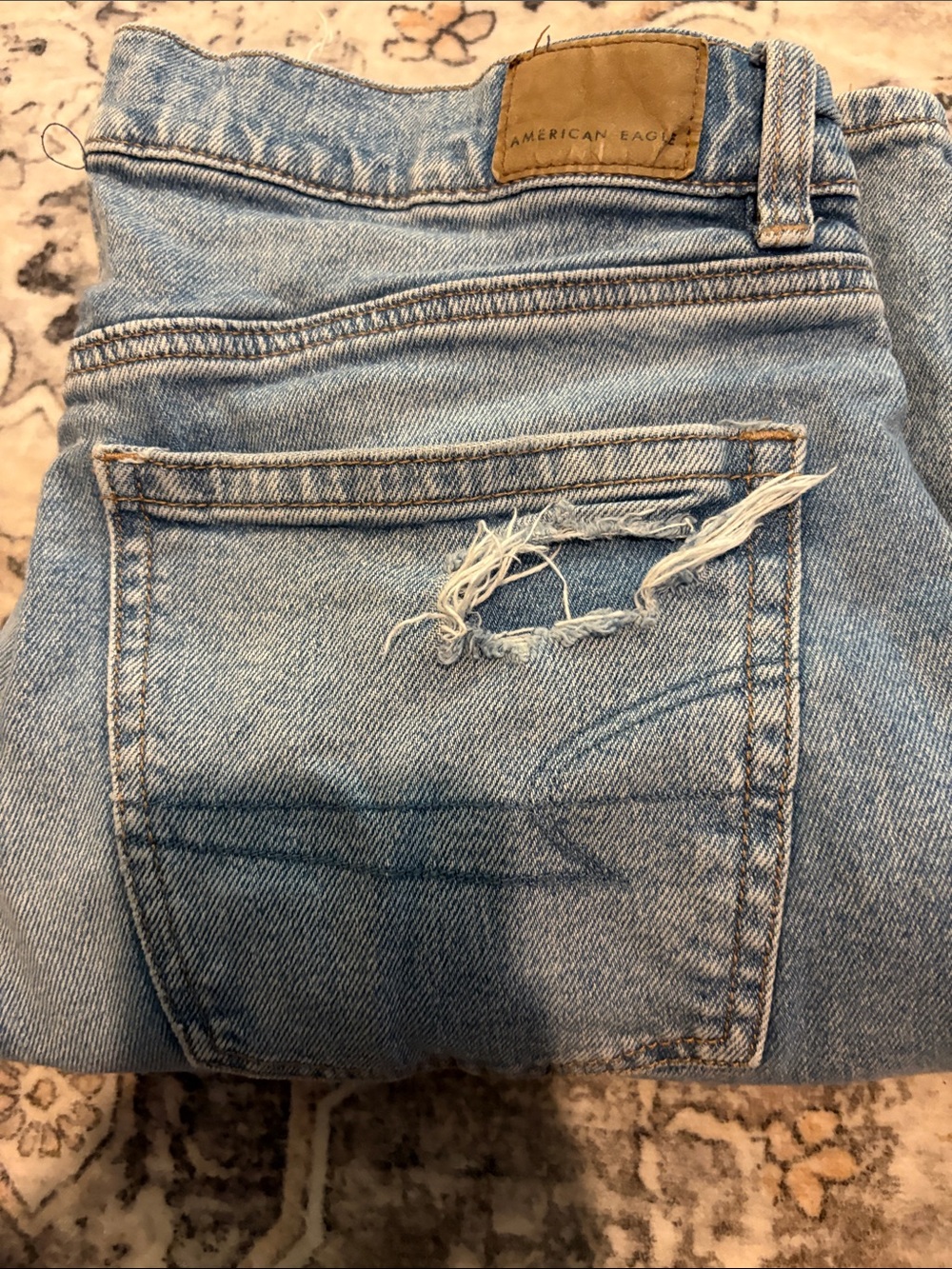 American Eagle Outfitters Light Blue High-Rise Jeans - Picture 4 of 4